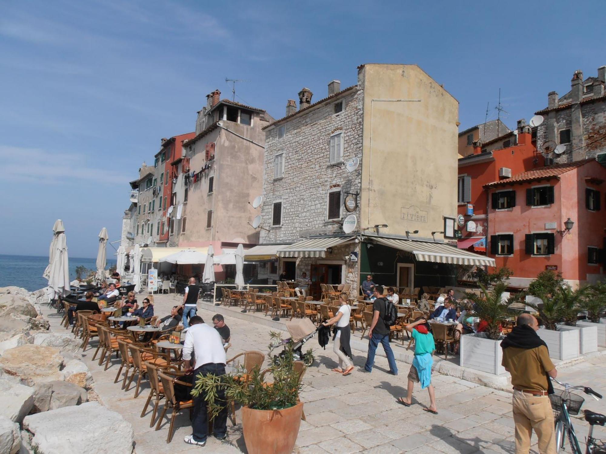 Rooms Da Angelica Old City โรวีน ภายนอก รูปภาพ