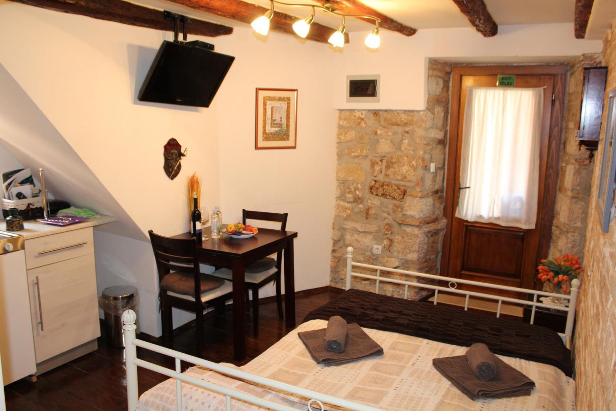 Rooms Da Angelica Old City โรวีน ภายนอก รูปภาพ