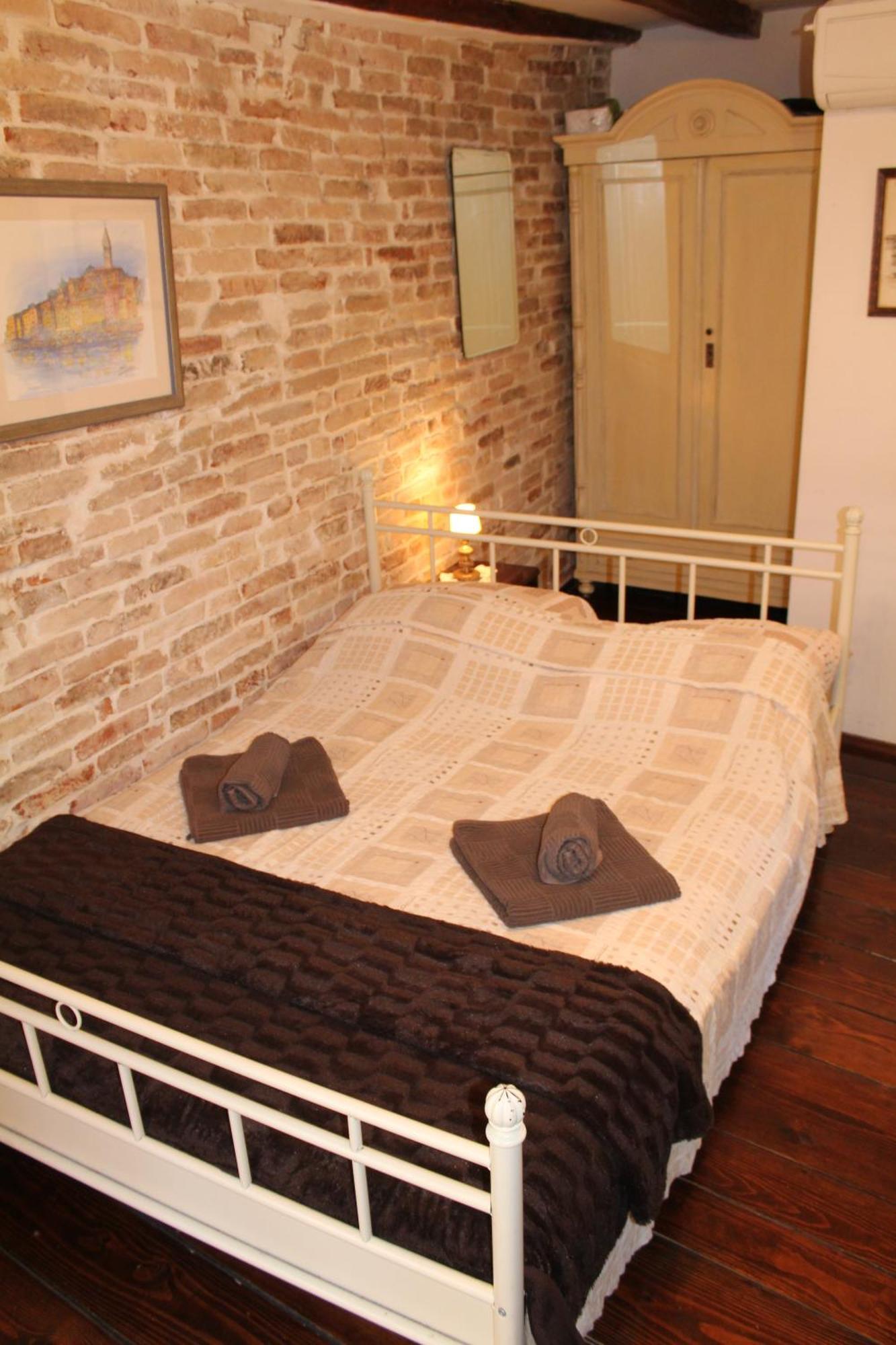 Rooms Da Angelica Old City โรวีน ภายนอก รูปภาพ