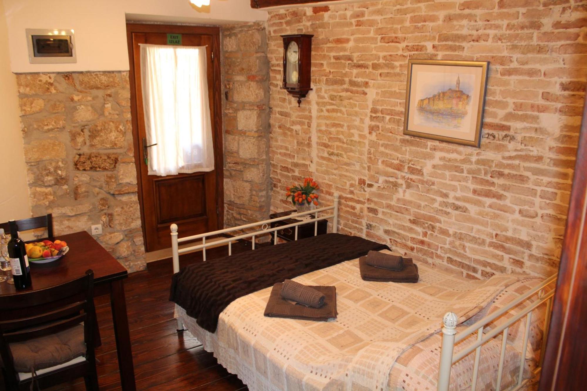 Rooms Da Angelica Old City โรวีน ภายนอก รูปภาพ
